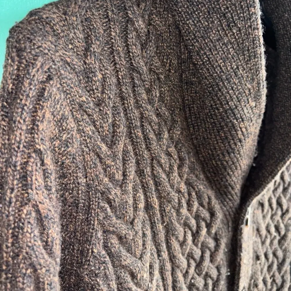 Banana Republic men’s medium Cable Knit Cardigan *needs fabric shaver*